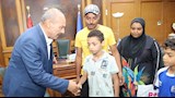 محافظ السويس يستقبل الاطفال