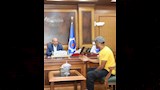 محافظ السويس يستمع لرب الأسرة