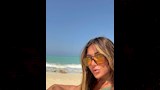 سارة سلامة امام الشاطئ 