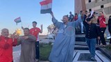 بلافتة لا للعنصرية (6)