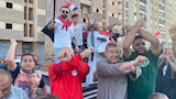 بلافتة لا للعنصرية (7)