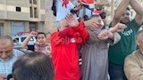 بلافتة لا للعنصرية (8)