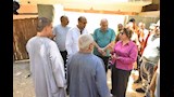 محافظ أسيوط يتفقد تنفيذ خط مياه شرب جديد بالعقال القبلي ويؤكد استمرار التدخلات العاجلة (5)
