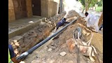 محافظ أسيوط يتفقد تنفيذ خط مياه شرب جديد بالعقال القبلي ويؤكد استمرار التدخلات العاجلة (10)
