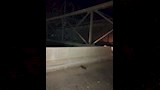 سيارة نقل تطيح بكوبري مشاة معدني بالدقهلية  (5)