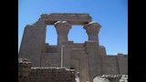 اعمدة المعبد الشاهقة  (2)