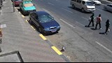 كاميرا وثقت لحظة وقوع الحادث.. ميكروباص يدهس فتاة في الإسكندرية- فيديو وصور