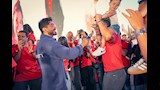 تامر حسني ولاعب المنتخب أمام عاشور