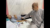 أسرته تطمئن عليه