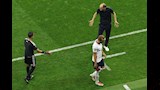 توخيل مدرب إنجلترا يعترض على الحكم