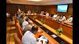 محافظ أسيوط يواصل اجتماعاته الدورية لمتابعة المشروعات المتبقية بالمرح (6)