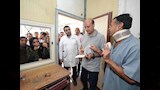 محافظ أسيوط يفاجئ مستشفى الإيمان العام (6)