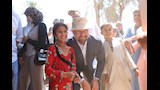 سفير النرويج يجلس على الحصير للاستماع لنساء المنيا (4)_4