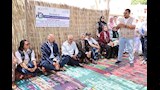 سفير النرويج يجلس على الحصير للاستماع لنساء المنيا (2)_2