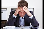5 علامات قد تشير للإصابة بمتلازمة الاحتراق النفسي.. طبيب يحذر