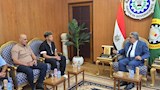 استقبال محافظ الدقهلية للاعب إمام عاشور (2)