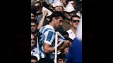 راتين يضغط على الراية في عام 1966.
