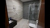 رئيس الوزراء يتابع جاهزية تسليم وحدات الحي اللاتيني بمدينة العلمين الجديدة (3)