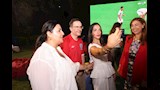 السفير البريطاني مع عدد من الجمهور