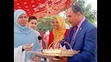 توزيع شيكولاتة النجاح على طلاب الثانوية العامة بالعبور في آخر أيام الامتحانات (17)_17