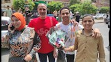 باقات النقود والزغاريد.. أمهات البحيرة يفاجئن الطلاب بـ"هدايا غير تقليدية" في ختام الثانوية -صور