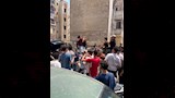 اغاني من مكبرات الصوت بإحدى السيارات