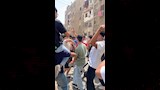 على الأكتاف.. رقص متواصل لطلاب الثانوية
