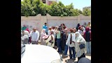 الأمهات تزغرد والآباء ببوكيهات الورد (1)