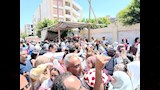 الأمهات تزغرد والآباء ببوكيهات الورد (4)