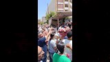 الأمهات تزغرد والآباء ببوكيهات الورد (9)