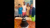 مع عائلته.. أحمد السعدني يحتفل بعيد ميلاده (4)