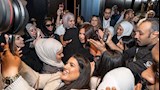 ياسمين عبدالعزيز والسقا يحتفلان بـ"خلي بالك من نفسك" لثاني مرة بالكويت