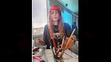 عائشة بن أحمد وأدوات الرسم