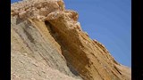 سفح جبل الطير ومداخل مغاراته الداخلية