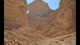 من نقوش الإنسان الأول إلى كهف مريم.. حكاية جبل الطير بالوادي الجديد (صور)