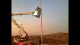 أعمال تركيب أعمدة إنارة بطريق السد العالى