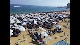 إقبال كثيف يملأ شواطئ الإسكندرية (3)