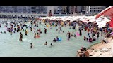 إقبال كثيف يملأ شواطئ الإسكندرية (7)