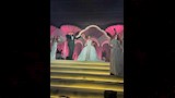 زوجة إبراهيم حسن تخطف الأنظار خلال حفل زفاف ابنتهما (فيديو)