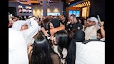 ياسمين عبدالعزيز مع معجبة تبكي فرحا برؤيتها