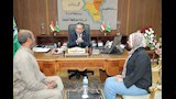 أسرتها مع المحافظ
