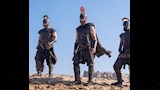 "القدر اختاره".. صورة متداولة لنجم "The Odyssey" يقرأ رواية الفيلم قبل سنوات 