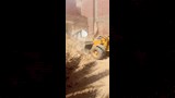 هدم منزل بواحة باريس لآيل للسقوط