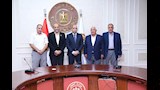 خلال الاجتماع