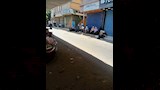 انتظار أولياء الأمور خروج أبنائهم