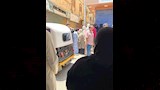 انتظار الأهالي لخظة خروج أبنائهم