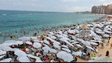 الرمال اختفت بسبب الزحام.. شواطئ الإسكندرية "كامل العدد" في إجازة 30 يونيو- صور