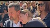نورا رحال فى جنازة ابنها
