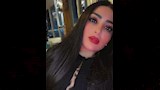 مي كمال الدين  تلتقط صورا سيلفي (3)