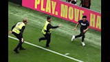 اقتحام الجماهير لمباراة بلجيكا والسنغال
